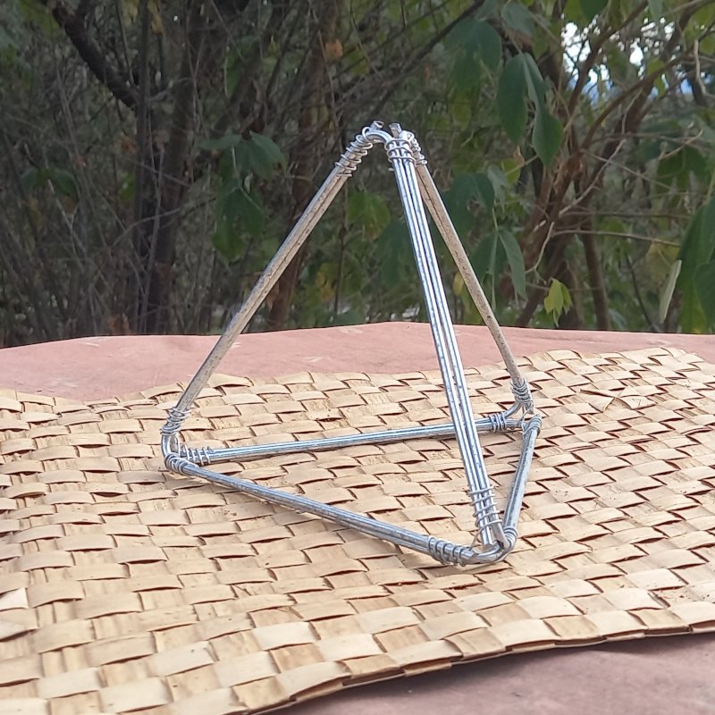 Tetrahedron Metal 16cm